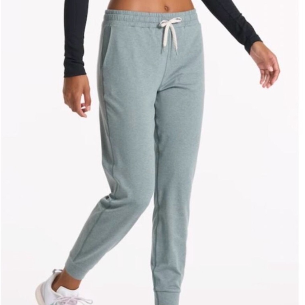 NWOT Vuori Performance Jogger Stormy Sage
